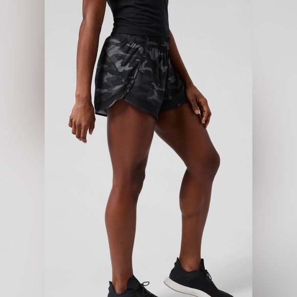 Athleta Pants - Athleta Printed Mesh Racer Run Shorts 4” Women’s Size Small Black Camo Lux